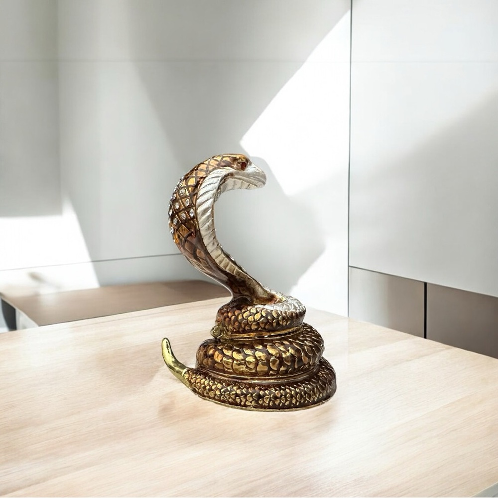 TCHOTCHKE- Elegant Gold and Silver Cobra Hinged Trinket holder-NIB - Picture 7 of 10